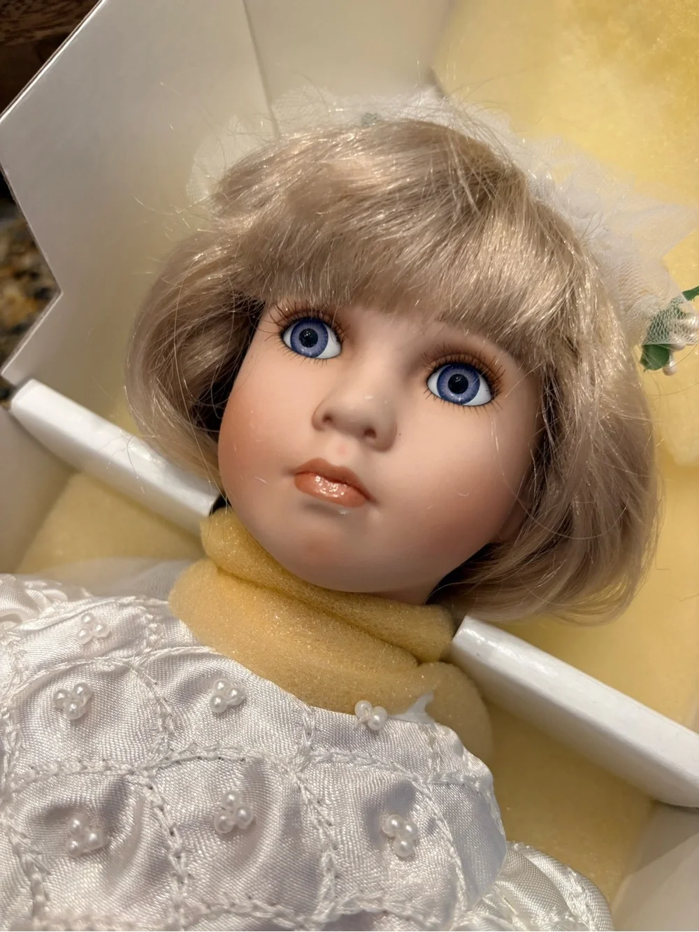Elizabeth Anne Porcelain Doll Treasury Collection Paradise Galleries NIB
